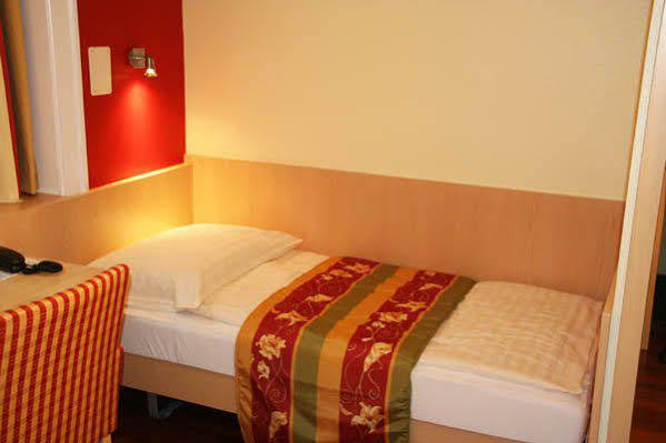 De La Paix Hotel 3*